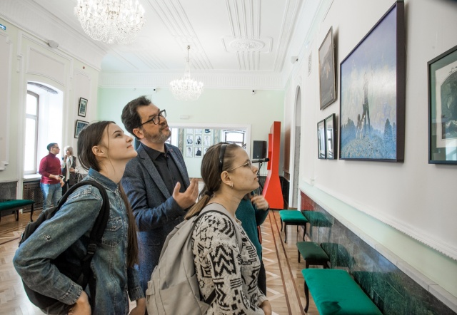 В Молодёжном театре открылась выставка «Горизонты» Анатолия Костюка Челябинский Молодёжный театр