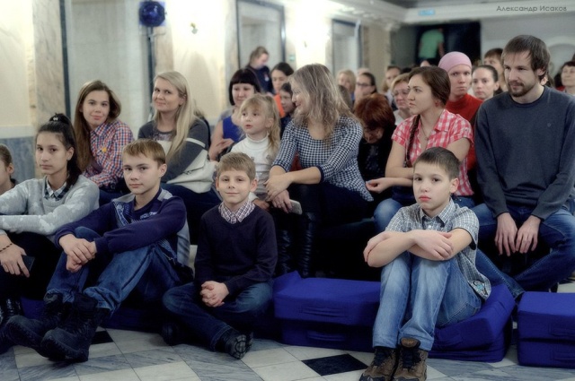 Приглашаем на трансляцию читки «Бог ездит на велосипеде» Челябинский Молодёжный театр